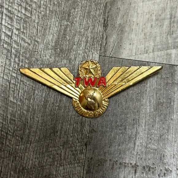 Lot Collection 5 Vintage Girl Scouts & Brownie Lapel pins uniform achievement - Picture 6 of 6